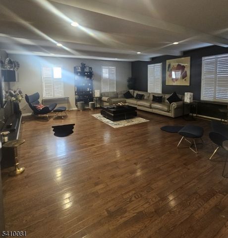 23 Hearthstone Dr, North Haledon Boro, NJ 07508