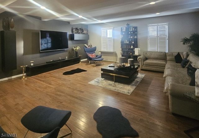 23 Hearthstone Dr, North Haledon Boro, NJ 07508