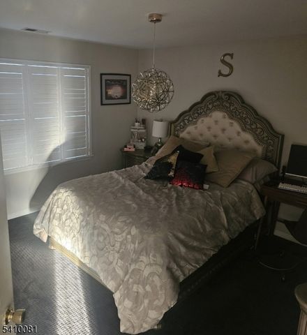 23 Hearthstone Dr, North Haledon Boro, NJ 07508