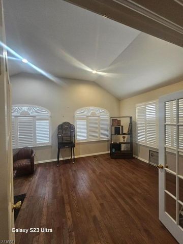 23 Hearthstone Dr, North Haledon Boro, NJ 07508