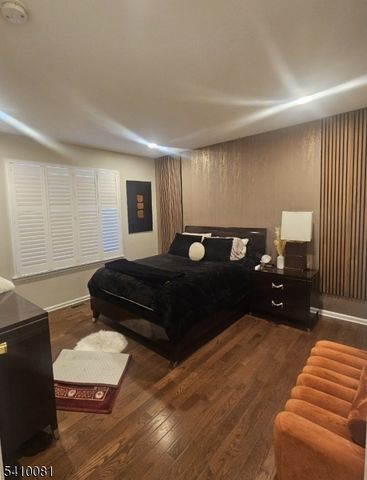 23 Hearthstone Dr, North Haledon Boro, NJ 07508