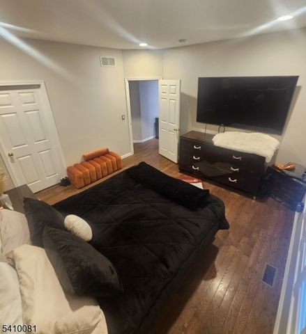 23 Hearthstone Dr, North Haledon Boro, NJ 07508