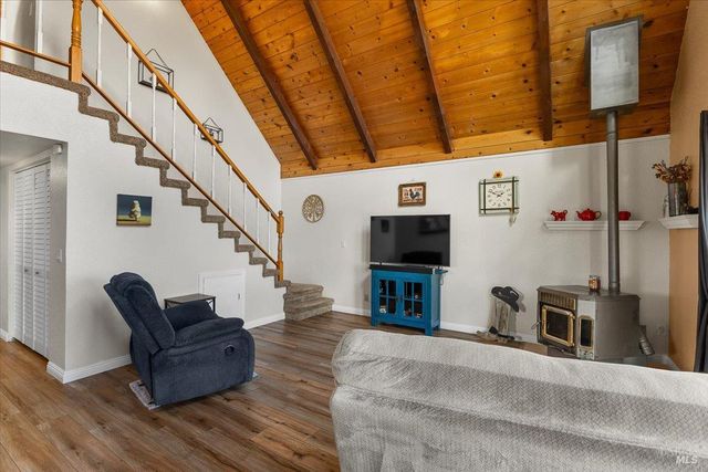 166 Davis Ln, Penngrove, CA 94951