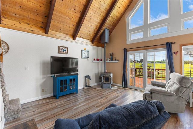 166 Davis Ln, Penngrove, CA 94951