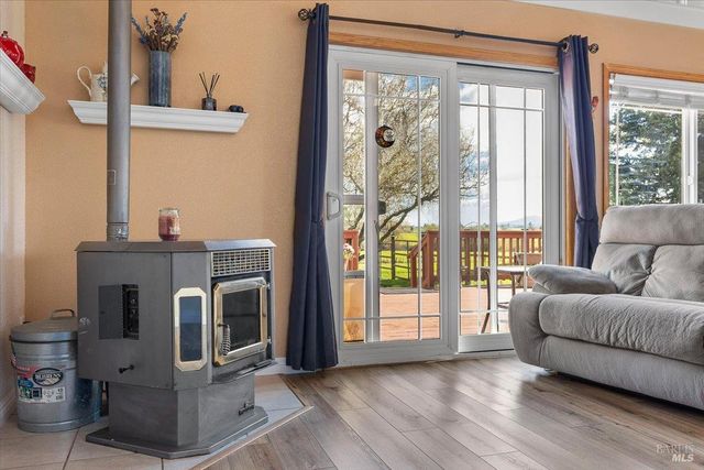 166 Davis Ln, Penngrove, CA 94951