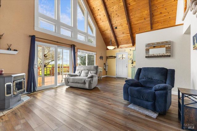 166 Davis Ln, Penngrove, CA 94951