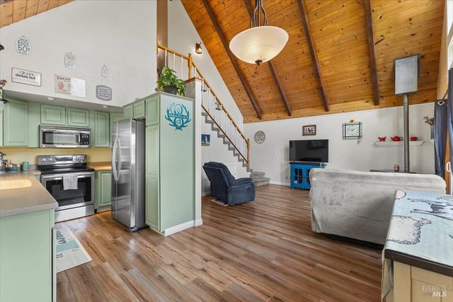 166 Davis Ln, Penngrove, CA 94951