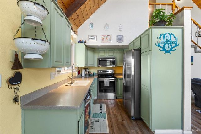 166 Davis Ln, Penngrove, CA 94951