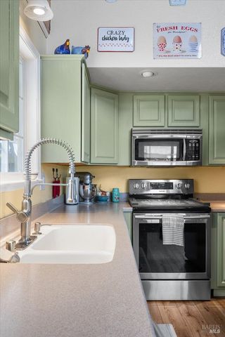 166 Davis Ln, Penngrove, CA 94951