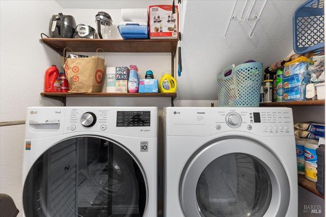 166 Davis Ln, Penngrove, CA 94951