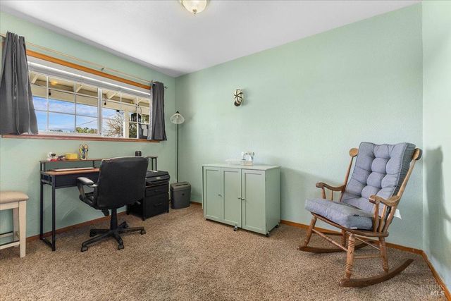 166 Davis Ln, Penngrove, CA 94951