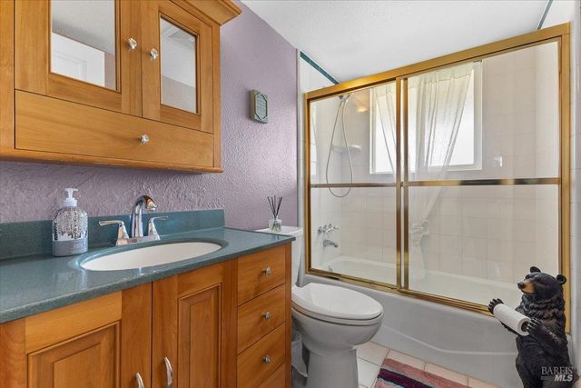 166 Davis Ln, Penngrove, CA 94951