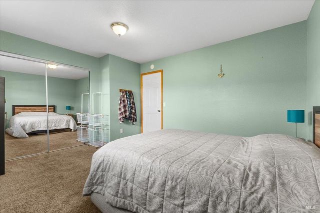 166 Davis Ln, Penngrove, CA 94951