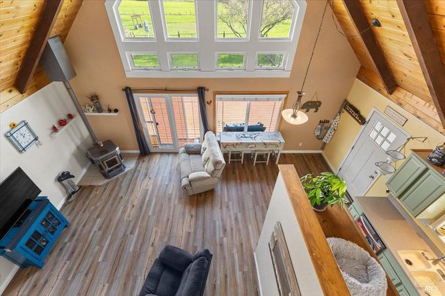 166 Davis Ln, Penngrove, CA 94951