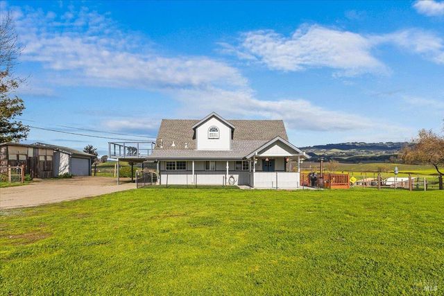 166 Davis Ln, Penngrove, CA 94951