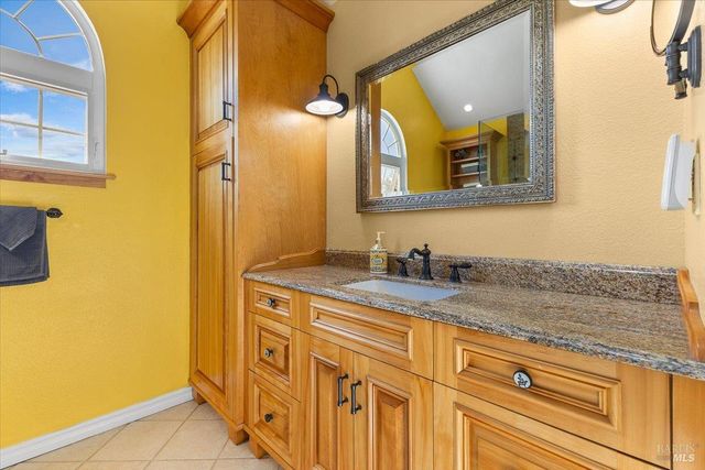 166 Davis Ln, Penngrove, CA 94951