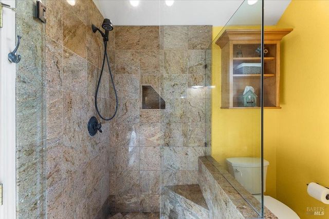 166 Davis Ln, Penngrove, CA 94951