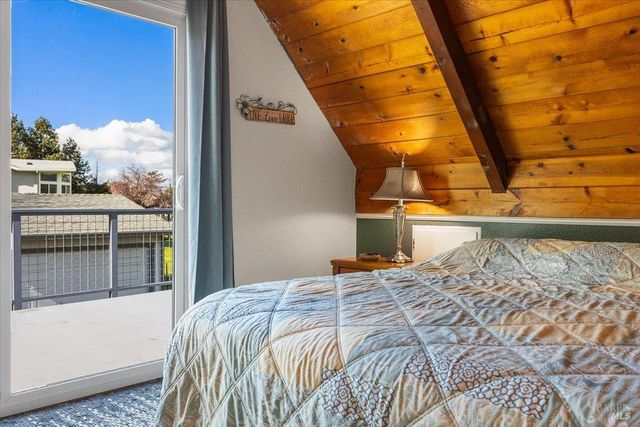 166 Davis Ln, Penngrove, CA 94951