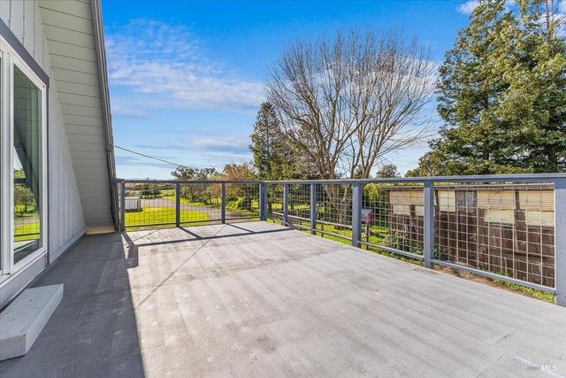 166 Davis Ln, Penngrove, CA 94951