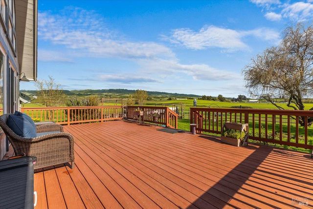 166 Davis Ln, Penngrove, CA 94951