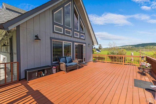 166 Davis Ln, Penngrove, CA 94951