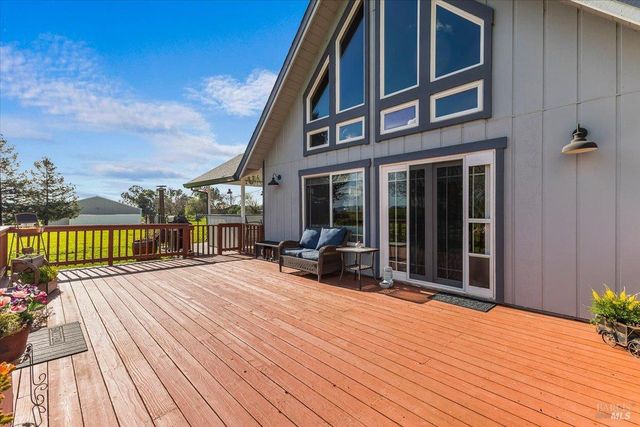 166 Davis Ln, Penngrove, CA 94951