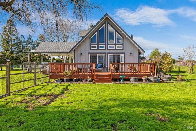 166 Davis Ln, Penngrove, CA 94951
