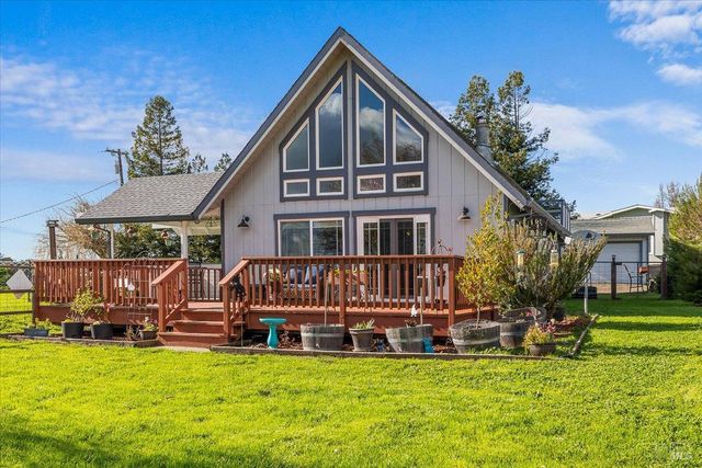 166 Davis Ln, Penngrove, CA 94951