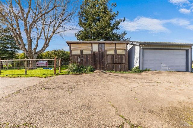 166 Davis Ln, Penngrove, CA 94951