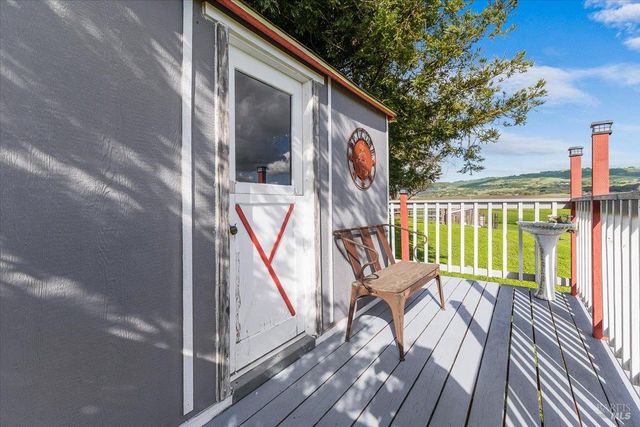 166 Davis Ln, Penngrove, CA 94951