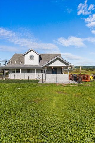 166 Davis Ln, Penngrove, CA 94951