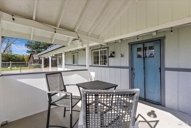 166 Davis Ln, Penngrove, CA 94951