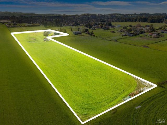 166 Davis Ln, Penngrove, CA 94951