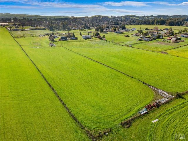 166 Davis Ln, Penngrove, CA 94951