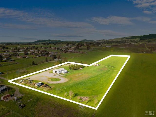 166 Davis Ln, Penngrove, CA 94951