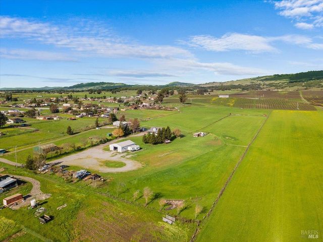 166 Davis Ln, Penngrove, CA 94951