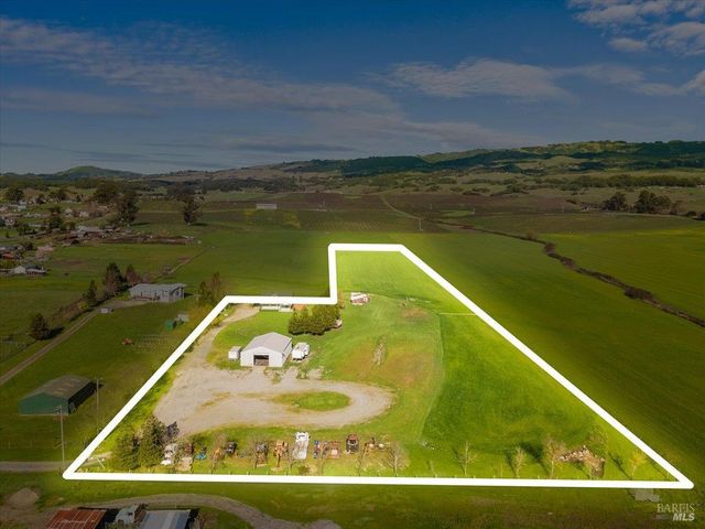 166 Davis Ln, Penngrove, CA 94951