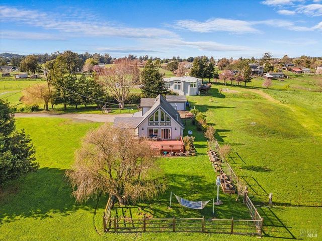 166 Davis Ln, Penngrove, CA 94951