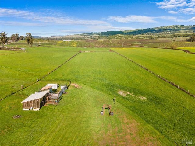 166 Davis Ln, Penngrove, CA 94951