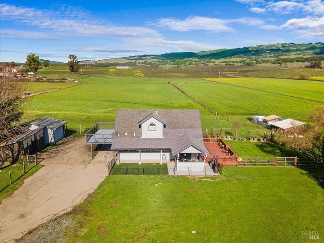 166 Davis Ln, Penngrove, CA 94951