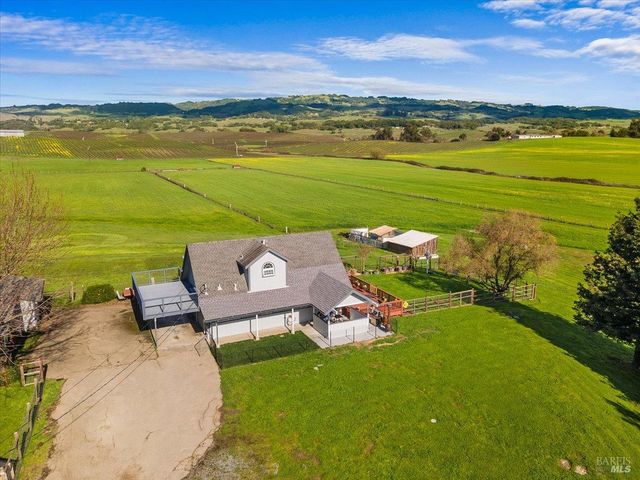 166 Davis Ln, Penngrove, CA 94951