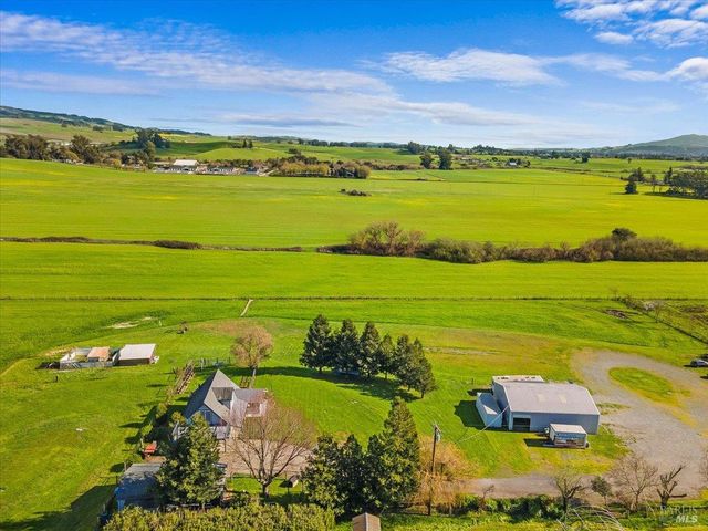 166 Davis Ln, Penngrove, CA 94951