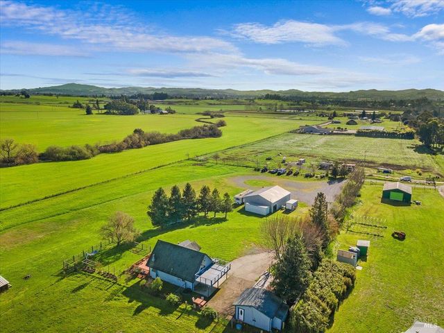 166 Davis Ln, Penngrove, CA 94951