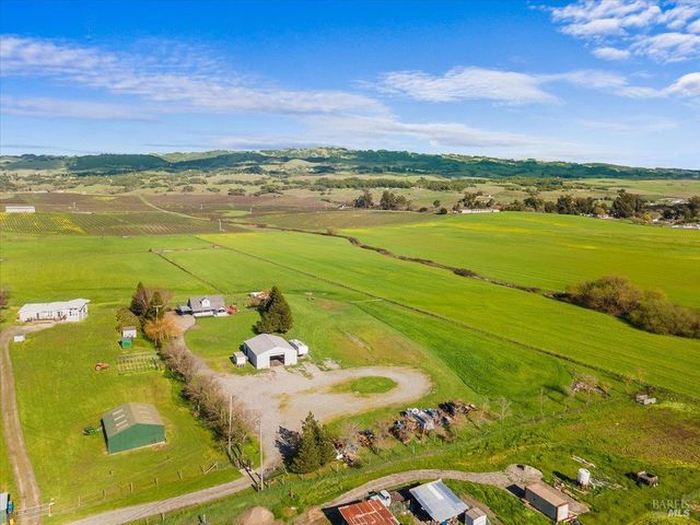 166 Davis Ln, Penngrove, CA 94951