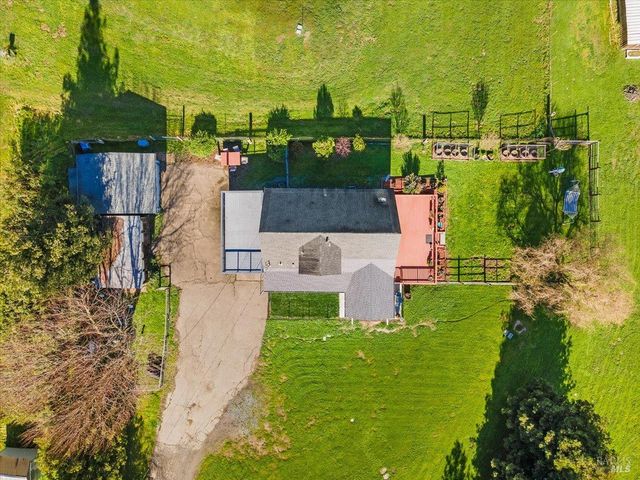 166 Davis Ln, Penngrove, CA 94951