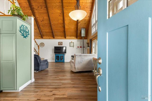 166 Davis Ln, Penngrove, CA 94951