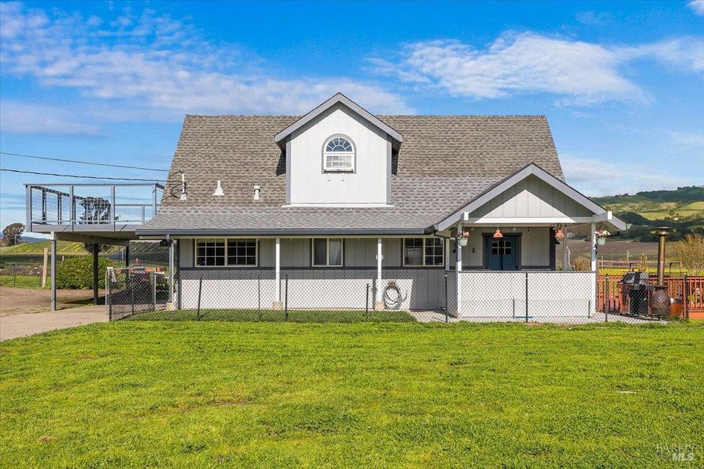 166 Davis Ln, Penngrove, CA 94951