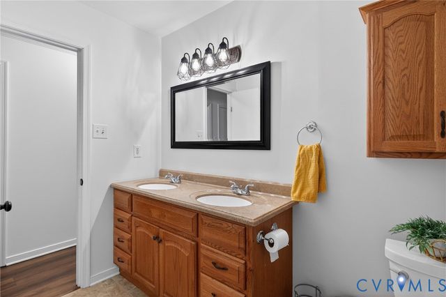 1303 Staffordshire Ct, Midlothian, VA 23113