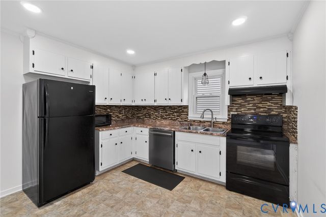 1303 Staffordshire Ct, Midlothian, VA 23113