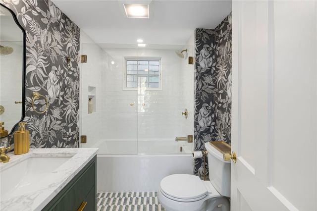 23 Mt. Vernon Street, Newport, RI 02840